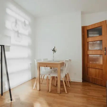 Tymienieckiego 16 F Apartament *