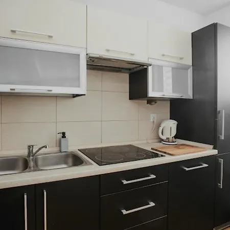 Apartment Tymienieckiego 16 F *
