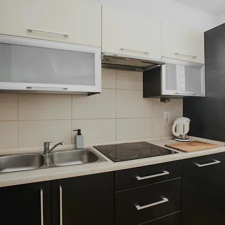 Tymienieckiego 16 F *