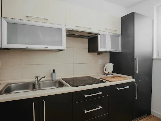 Apartment Tymienieckiego 16 F *