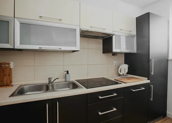 Tymienieckiego 16 F *